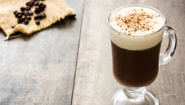 【大人の味】アイリッシュコーヒーとは？特徴や歴史、ご自宅で上手に作るポイントを徹底解説