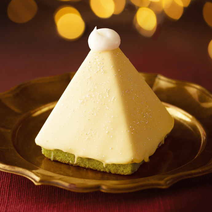 ピラミッドケーキ　ホワイトショコラ～2種のベリーソース～